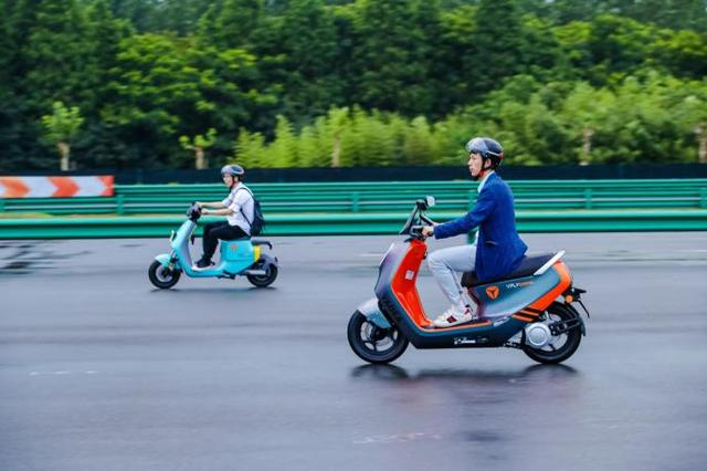 電動車“跑不遠(yuǎn)”需要換電瓶？教你一招，讓電池多用兩年